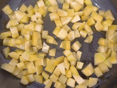 Skani salotos iš funčozos su cukinija Žingsnis 2