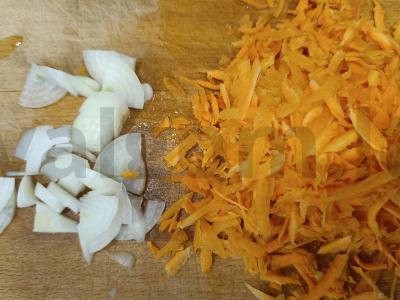 Skani salotos iš funčozos su cukinija Žingsnis 3