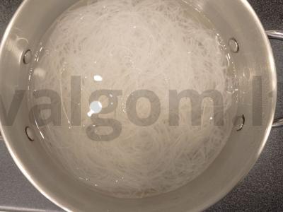 Skani salotos iš funčozos su cukinija Žingsnis 7