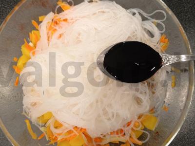 Skani salotos iš funčozos su cukinija Žingsnis 8