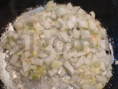 Puikus bulgur su vištienos blauzdomis orkaitėje Žingsnis 2