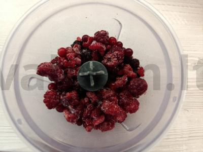 Šaldytų uogų kompotas Žingsnis 1