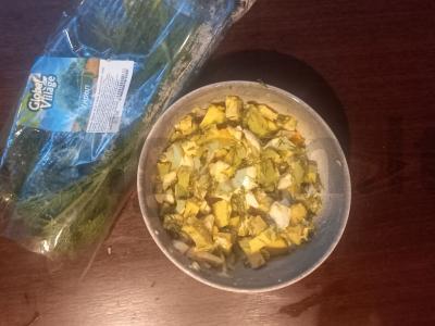 Salotas su kiaušiniu, sūriu ir avokadu Žingsnis 5