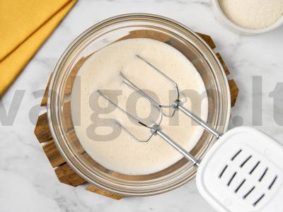 Morkų keksiukas su riešutais ir razinomis Žingsnis 1