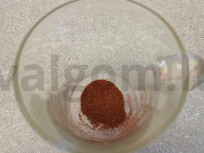 Kava su karameliniu sirupu, grietinėle ir cinamonu Žingsnis 1