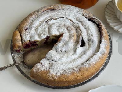 Vyšnių pyragas-spiralė pagrindine nuotrauka