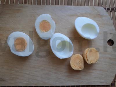 Įdaryti kiaušiniai su varškės sūriu ir krapais Žingsnis 1