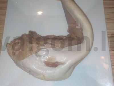 Jautienos liežuvis su padažu iš razinų ir krienų Žingsnis 4