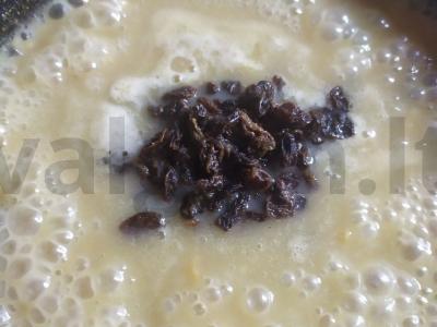 Jautienos liežuvis su padažu iš razinų ir krienų Žingsnis 10