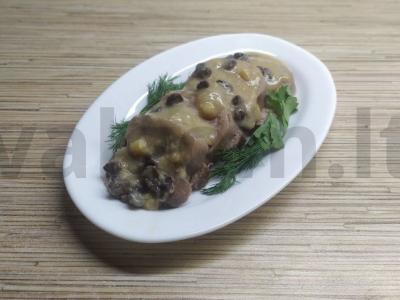 Jautienos liežuvis su padažu iš razinų ir krienų Žingsnis 11