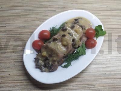 Jautienos liežuvis su padažu iš razinų ir krienų pagrindine nuotrauka