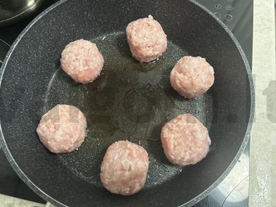 Kalakutų kotletai su daržovėmis Tom Yum padaže Žingsnis 1