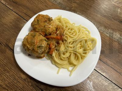 Kalakutų kotletai su daržovėmis Tom Yum padaže pagrindine nuotrauka