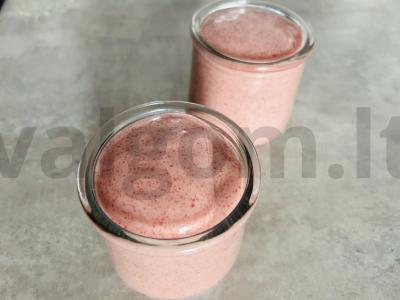 Vyšnių sulčių ir manų pudingas pagrindine nuotrauka