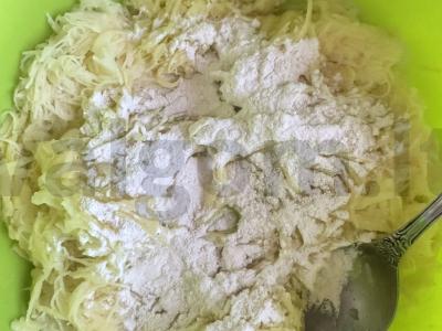 Cukinijų blynai su česnaku padažu Žingsnis 2