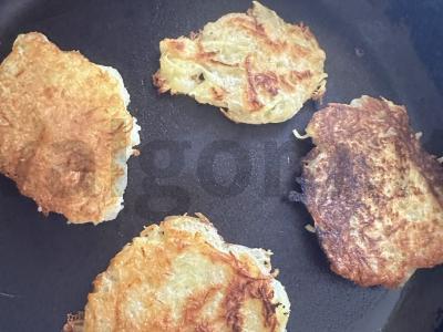 Cukinijų blynai su česnaku padažu Žingsnis 3