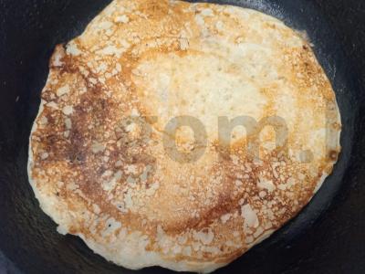 Purūs blynai ant rūgpienio Žingsnis 7