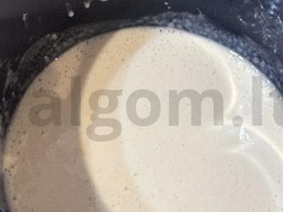 Blynai su jogurtu, bananais ir slyvomis Žingsnis 2