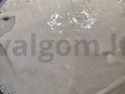 Blynai su jogurtu, bananais ir slyvomis Žingsnis 3