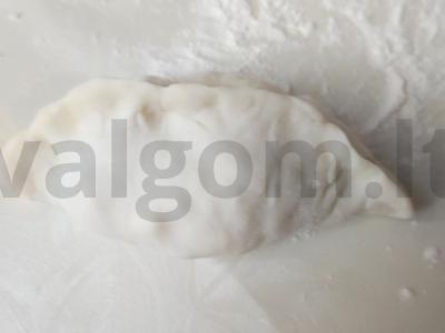 Kibinai su kiaušiniu ir žaliu svogūnu Žingsnis 9