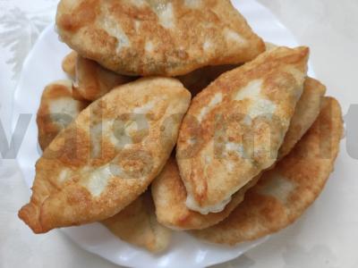 Kibinai su kiaušiniu ir žaliu svogūnu Žingsnis 11