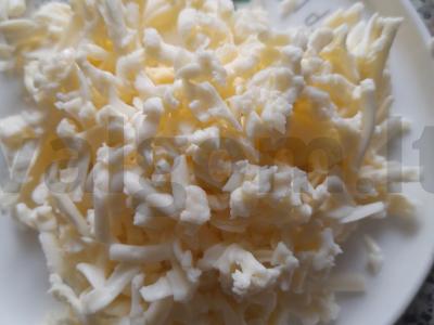 Svogūnų sriuba su lydytu sūriu Žingsnis 3