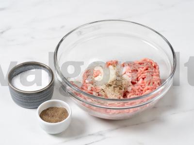 Kotletai su grietinėlėmis Žingsnis 1