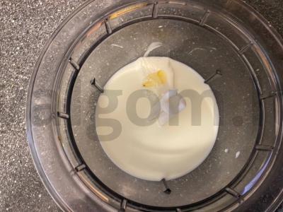 Pieno kokteilis su medumi Žingsnis 1