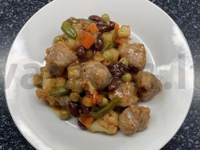 Daržovės ir dešrelės terijaki padaže pagrindine nuotrauka