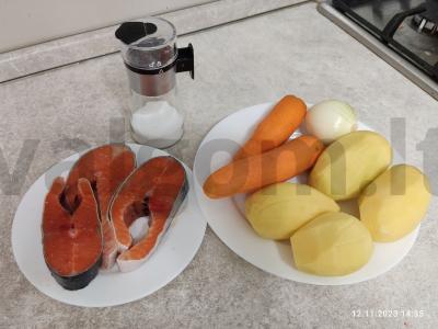 Lengvas lašišos sriuba Žingsnis 1