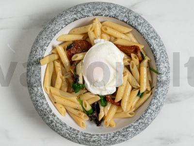 Makaronai su džiovintais pomidorais, špinatais ir poštu kiaušiniu Žingsnis 5