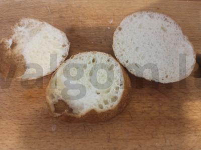 Bandelė su dešra, sūriu ir majonezo bei krienų padažu Žingsnis 1