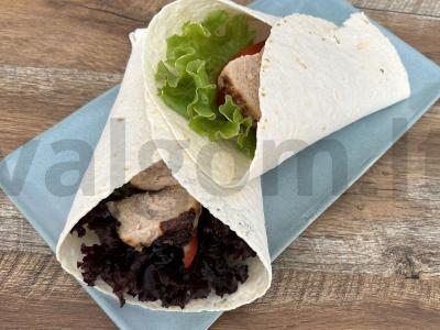 Burrito su kotletu ir daržovėmis pagrindine nuotrauka