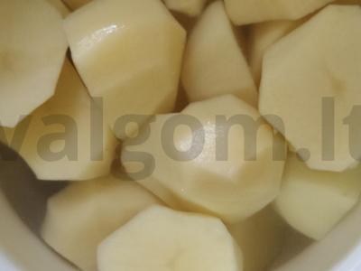 Brokolių piurė su grietinėlėmis Žingsnis 1