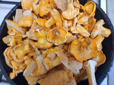 Keptas bulvės su voveraitėmis ir aromatiniu aliejumi Žingsnis 1