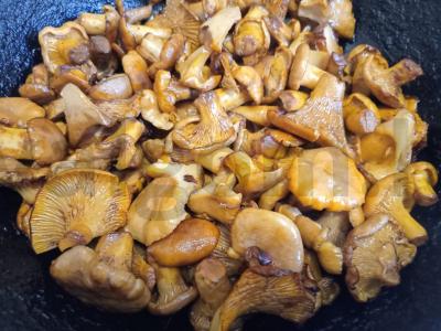 Keptas bulvės su voveraitėmis ir aromatiniu aliejumi Žingsnis 3