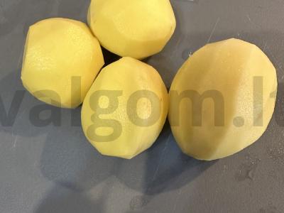 Originalus keptas bulves su sūriu, kiaušiniu ir marinuotais pomidorais Žingsnis 1