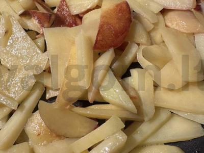 Originalus keptas bulves su sūriu, kiaušiniu ir marinuotais pomidorais Žingsnis 3