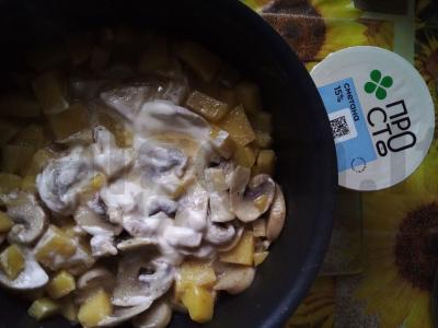 Bulvės su grybais grietinės padaže Žingsnis 6