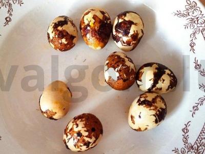 Kiaušiniai iš perpelės, dažyti ciberžole ir karkade Žingsnis 3