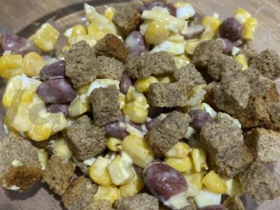 Salotas su sausainiais pagrindine nuotrauka