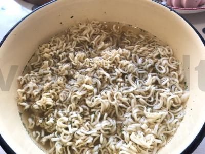 Makaronai su dešrelėmis ir daržovėmis Žingsnis 3