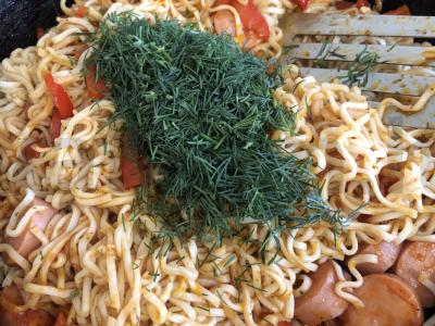 Makaronai su dešrelėmis ir daržovėmis Žingsnis 8