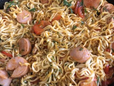 Makaronai su dešrelėmis ir daržovėmis Žingsnis 9