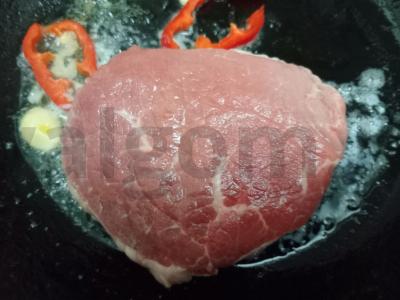 Kvapnus jautienos steikas Žingsnis 2