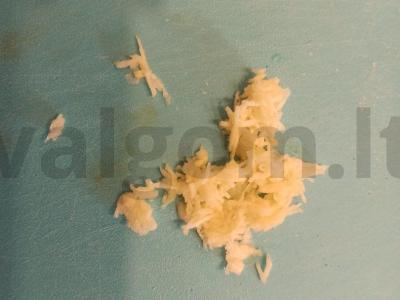 Rožinė padažas su grietine, pomidorų sultimis ir česnaku Žingsnis 1