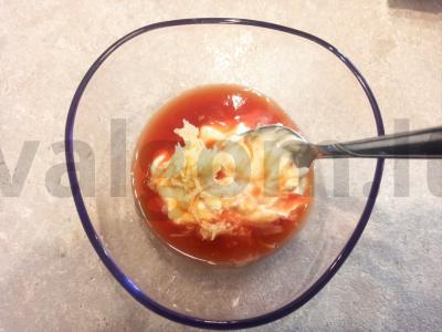 Rožinė padažas su grietine, pomidorų sultimis ir česnaku Žingsnis 2