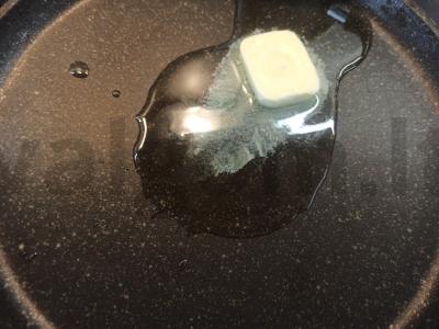 Rožinė padažas su grietine, pomidorų sultimis ir česnaku Žingsnis 3