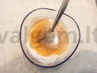 Rožinė padažas su grietine, pomidorų sultimis ir česnaku Žingsnis 5