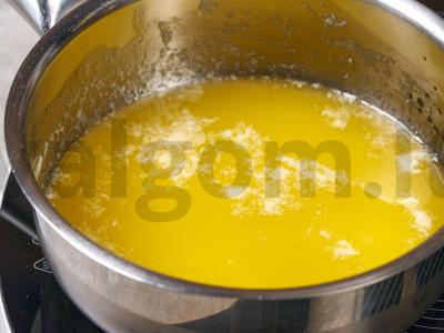 Riešutų biskvitas Žingsnis 1